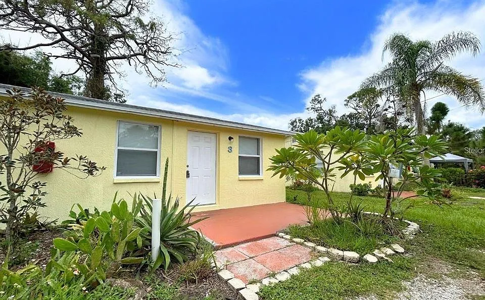 255 Pineapple St #3