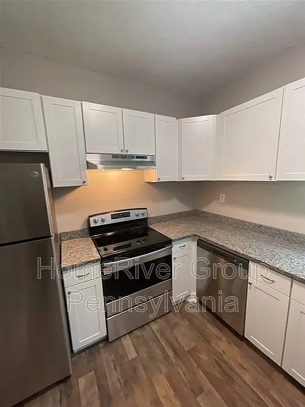 3 bed, 1.5 bath, 1668 sqft, $1,897 — Photo 2