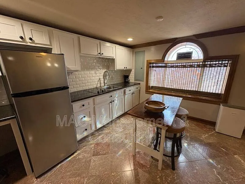 335 N Peachtree Ave #5