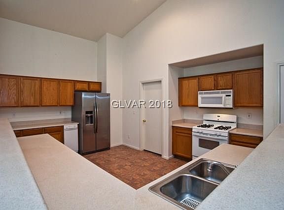 4th image of 558 Pearberry Ave #0