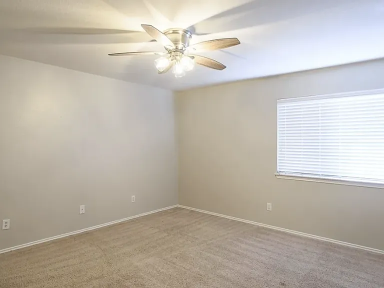 6201 Charlotte Ln — Photo 11