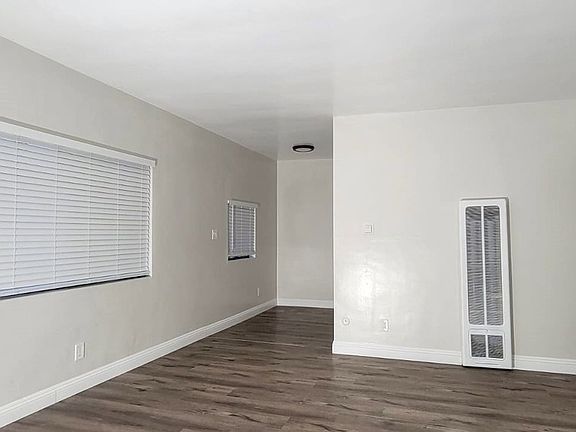 3rd image of 849 W Vernon Ave #4A