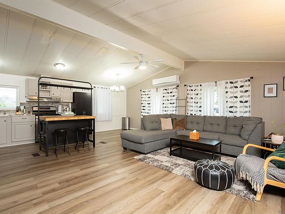 5th image of 44606 Grovewood Cir
