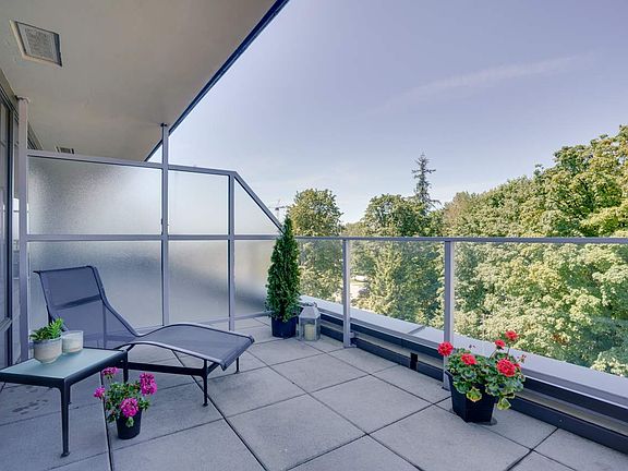 2nd image of 680 Seylynn Cres #611