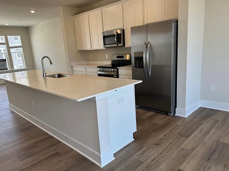 1312 Lake Lucerne Ln — Photo 5