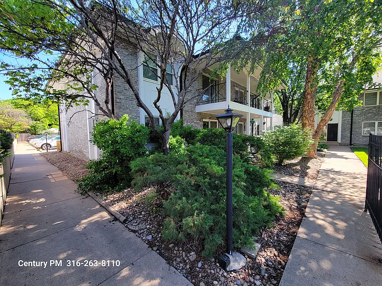 719 N Stackman Dr #D — Photo 1