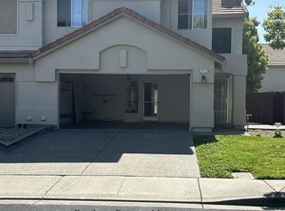 913 Radcliff Dr, Vacaville, CA 95687