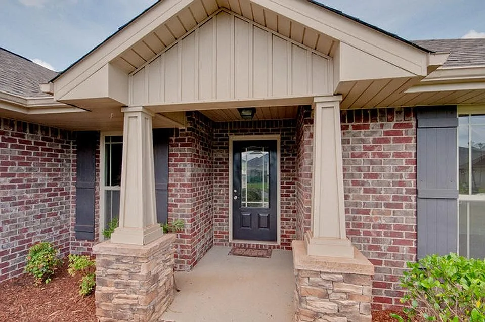 207 Healey Drive — Photo 3