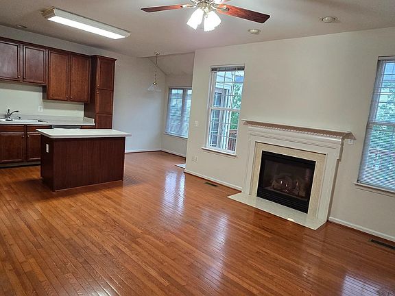 5th image of 22614 Welborne Manor Sq