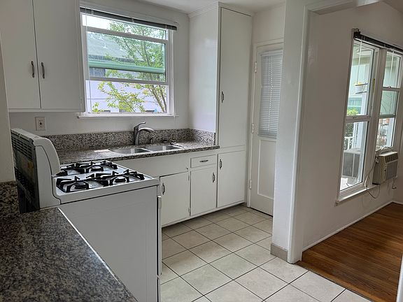 4th image of 1033 N Sweetzer Ave