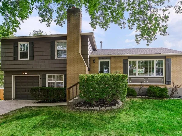 9717 Eby St, Overland Park, KS 66212