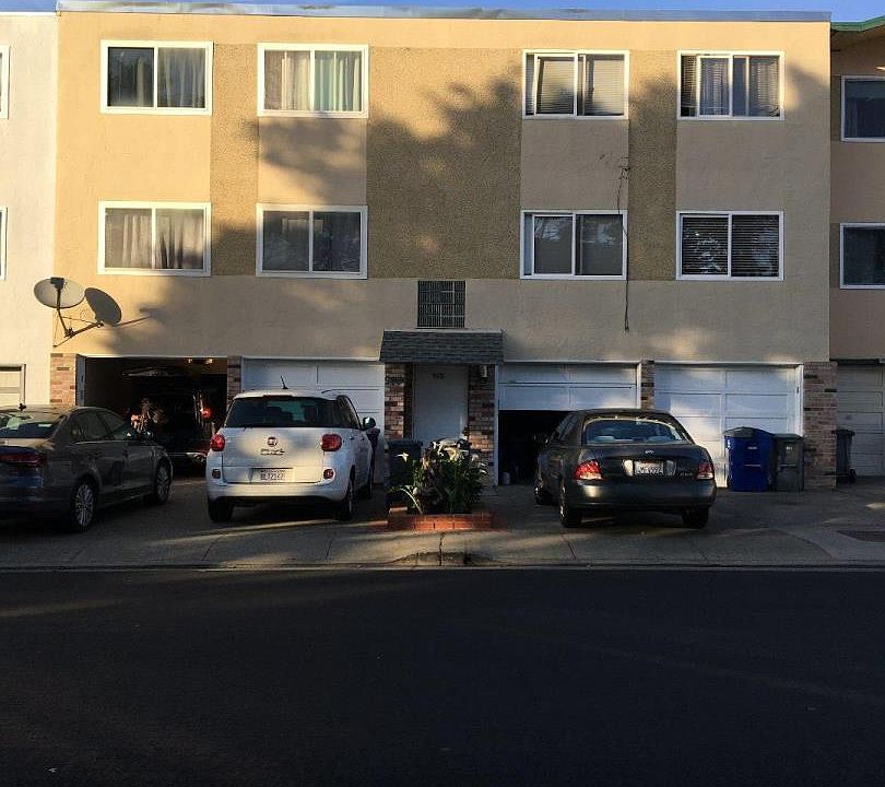 2nd image of 978 Nora Way