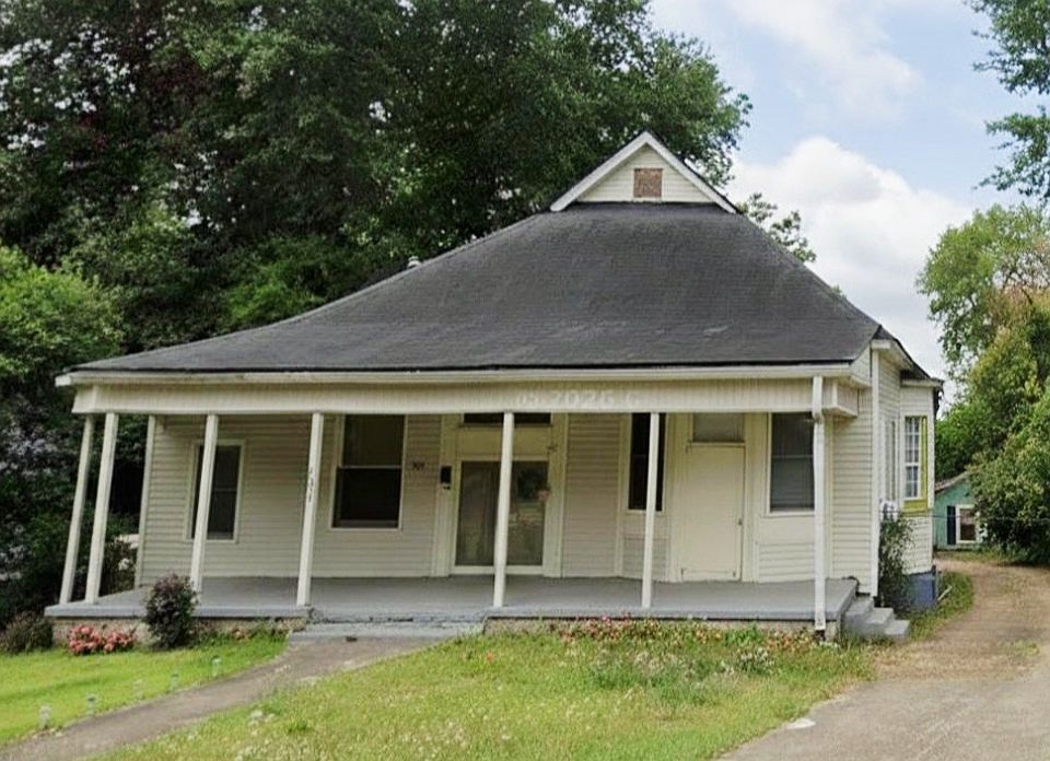 1st image of 930 Summit Ave