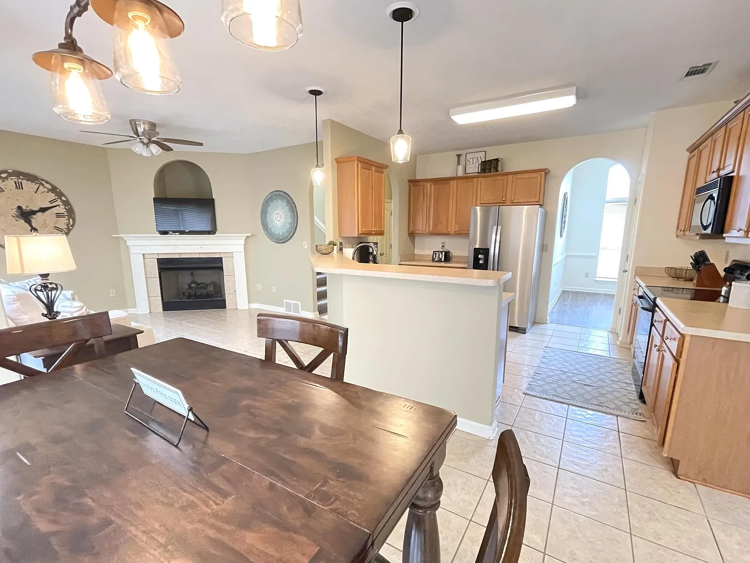 4 bed, 2672 sqft, $5,970 — Photo 2