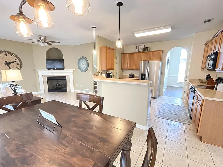 4835 Kings Forest Dr — Photo 2