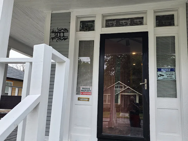 911 Polk Ave — Photo 20