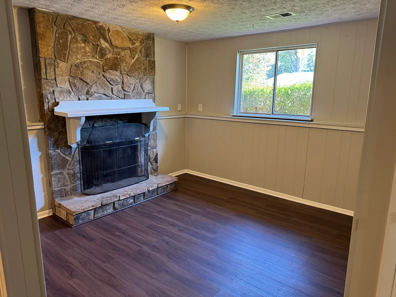 3 bed, 1250 sqft, $2,400 — Photo 4