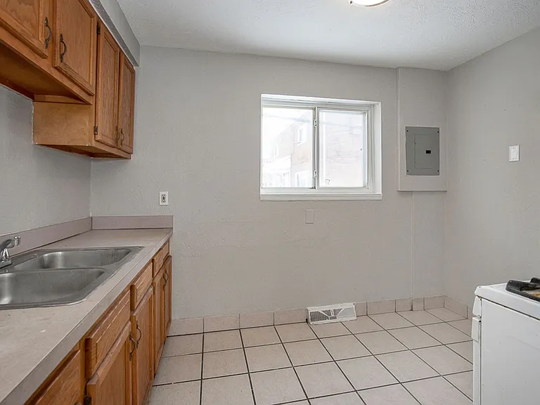 23755 Banbury Cir #10 — Photo 7