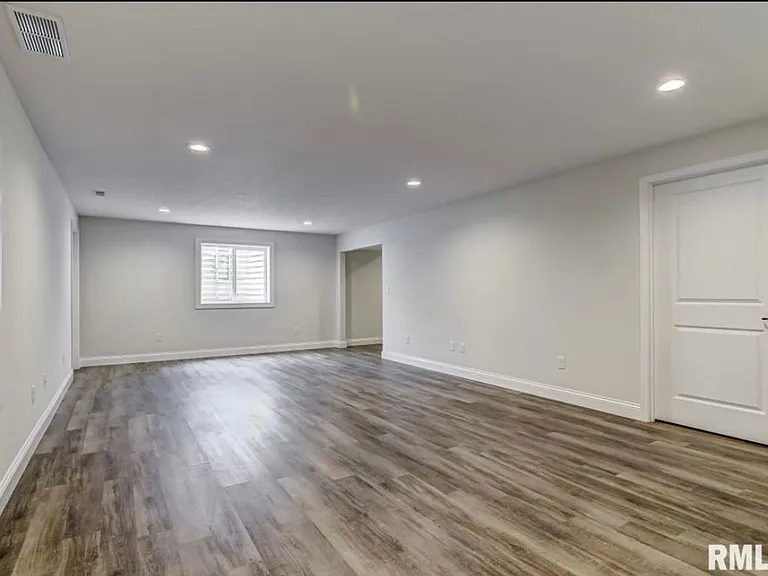 1811 Spartan Dr — Photo 25