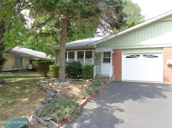 49 A Yorktowne Parkway, Whiting, NJ 08759