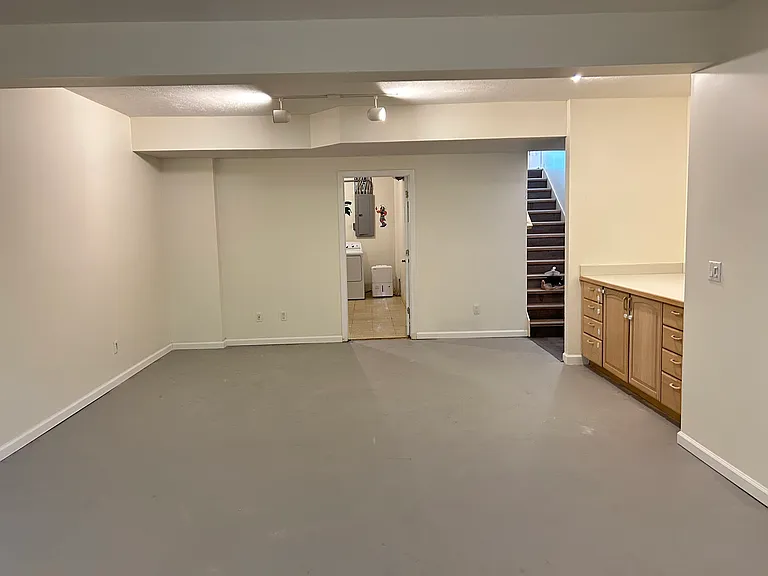 1135 E Saginaw St #1137 — Photo 18