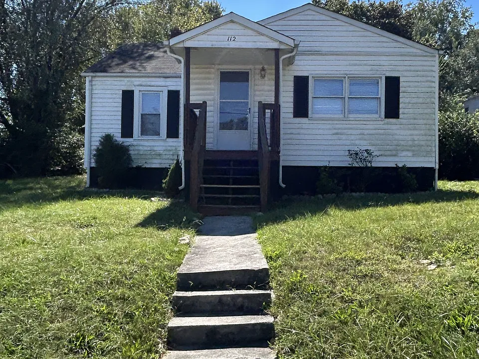 112 W Doe Ave