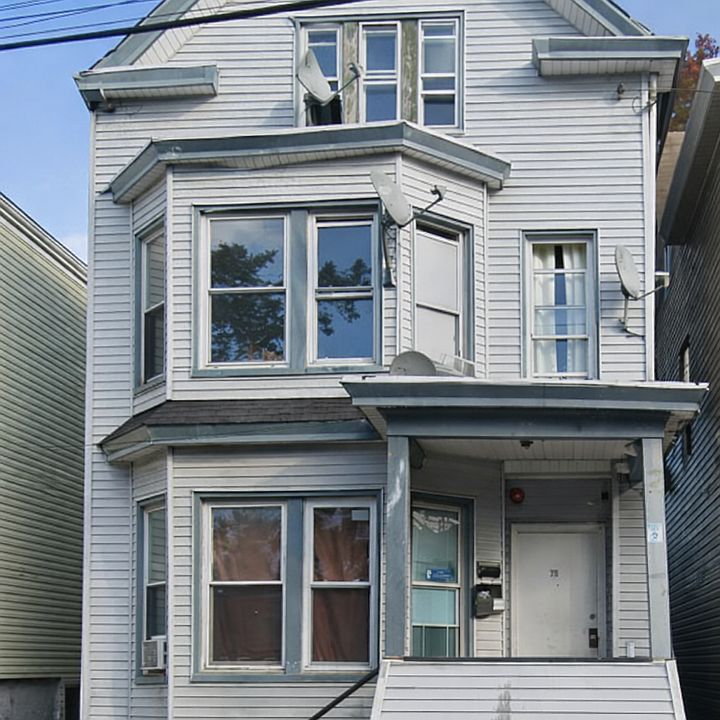 1st image of 711 E 18th St