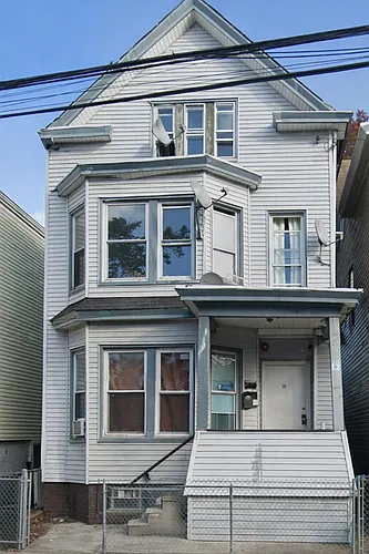 711 E 18th St Photo 1