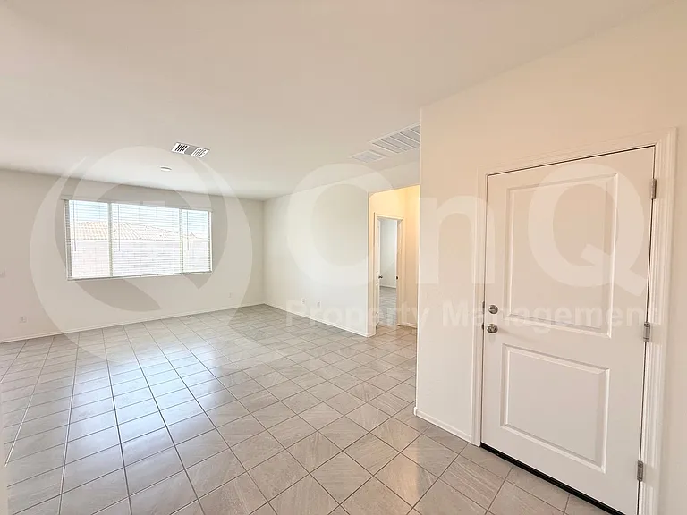 1477 E Chandler Ct — Photo 6