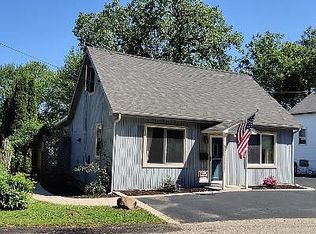 330 N River Rd, Fox River Grove, IL 60021