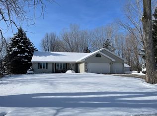 2979 Longview Ln, Suamico, WI 54173