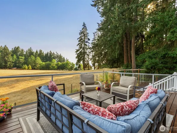 888 Leschi Way, Fox Island, WA 98333