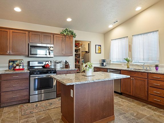 5th image of 4811 Antioch Dr