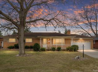 37639 Andrew Dr, Sterling Heights, MI 48312