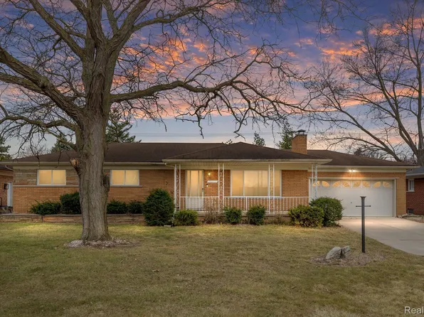 37639 Andrew Dr, Sterling Heights, MI 48312