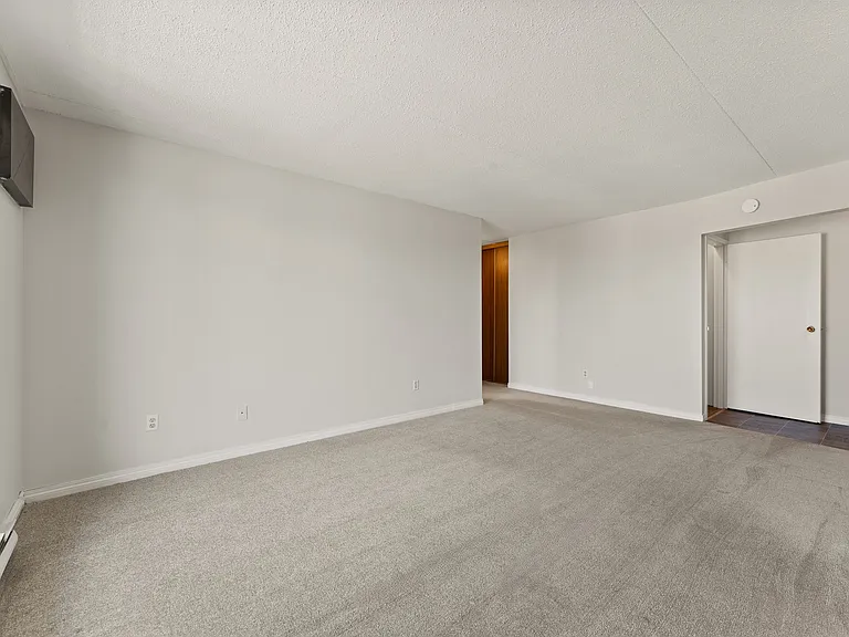 3576 Peter St — Photo 17