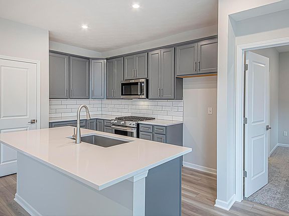 3rd image of 550 Penwell Dr Lot 13892