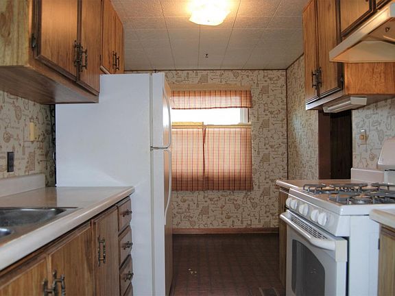 3rd image of 341 W Indiana Ave