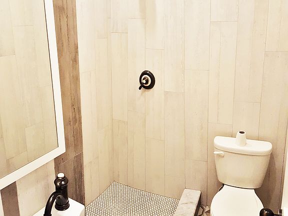3rd image of 331 Melrose St #2FR