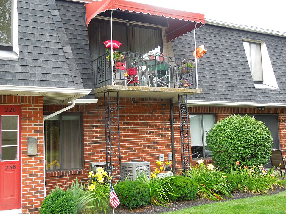 Front Entrance with Balcony