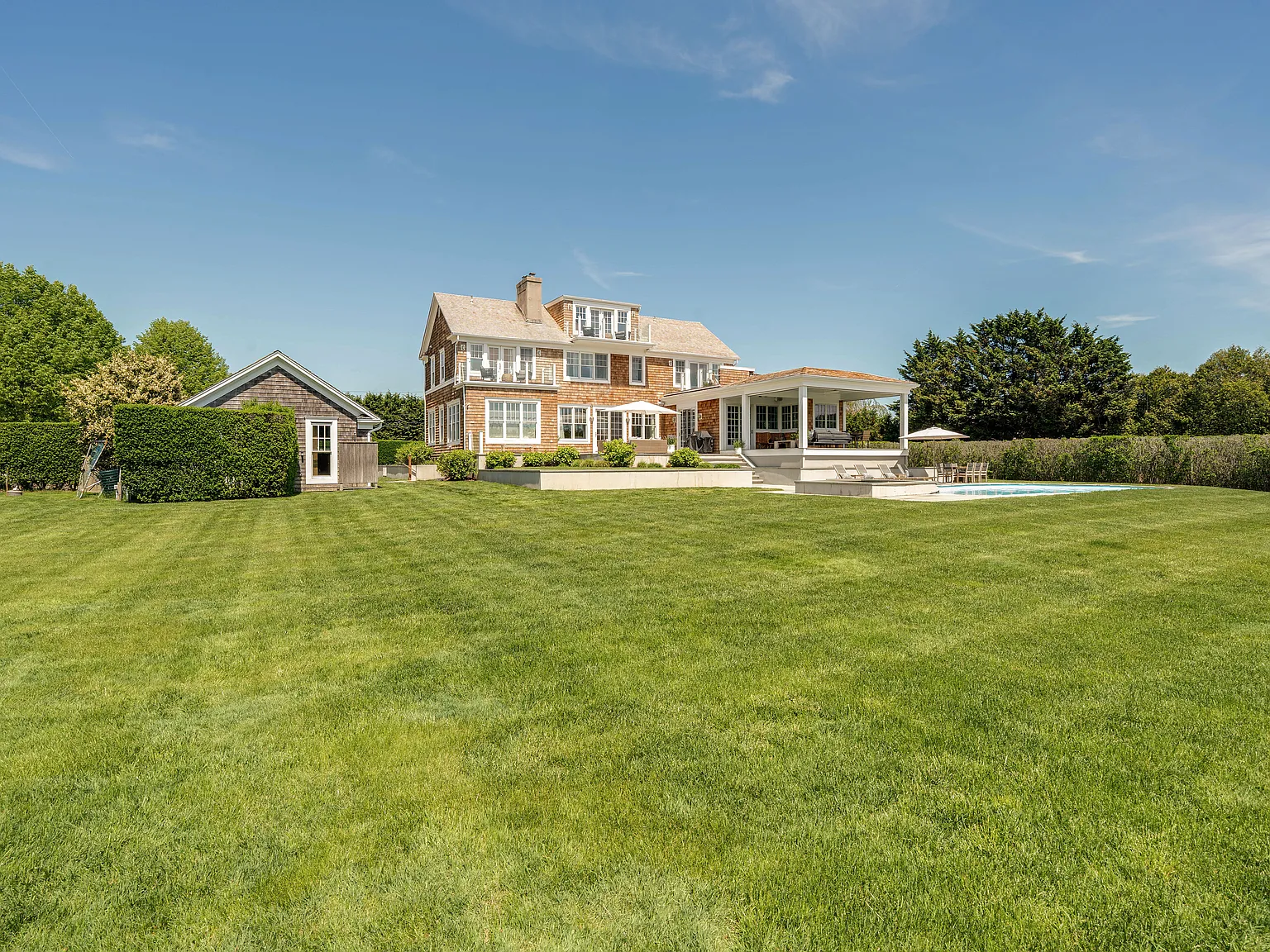 Water Mill South Traditional With Mecox Bay and Ocean Views — Photo 2