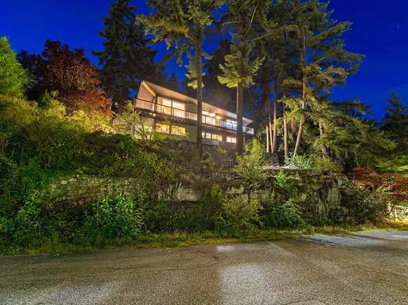 3980 Bayridge Ave, West Vancouver, BC V7V 3J5