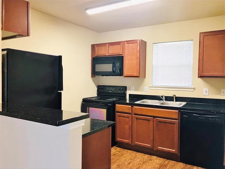 2508 S Houston Ave #D — Photo 11