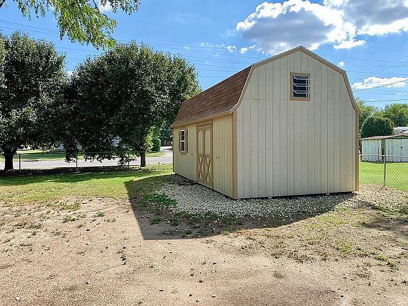 2nd image of 17 17th Crestview