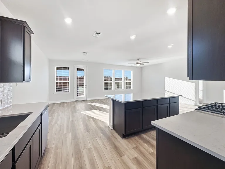 622 Saxony Dr — Photo 10