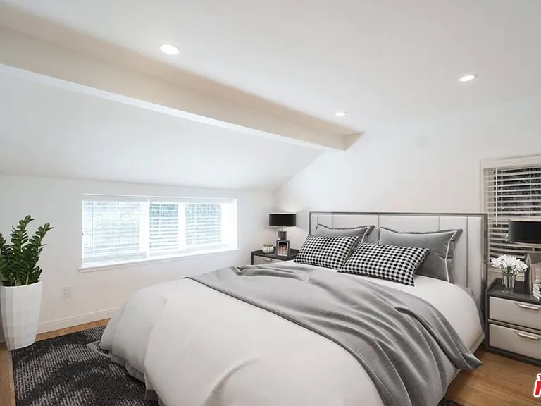 2201 Coldwater Canyon Dr — Photo 12