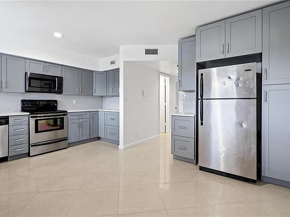 3rd image of 505 NE 20th Avenue #208