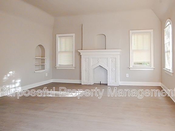 4th image of 2201 Glen Ellyn St