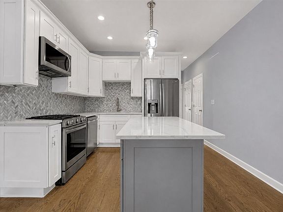 5th image of 1821 N Tripp Ave