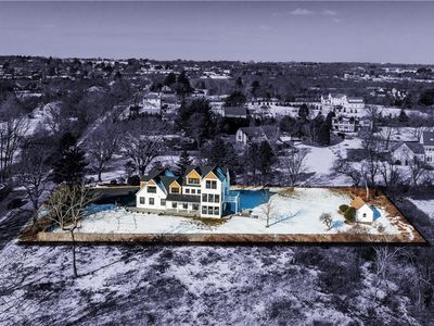 262 Peckham Ave, Middletown, RI, 02842